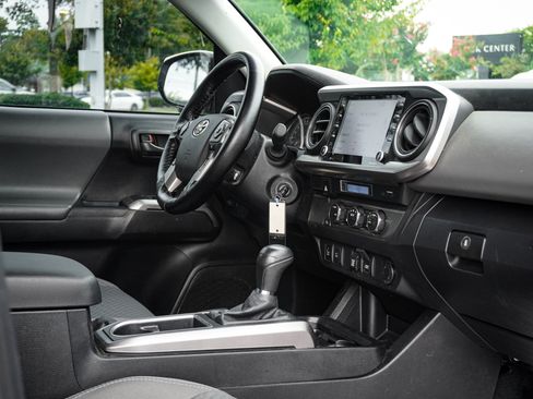 Used 2022 Toyota Tacoma SR5 w/ Technology Package RWD image 32