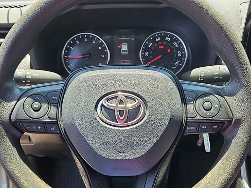 Used 2021 Toyota RAV4 LE FWD image 16