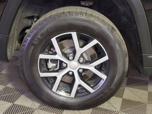 Used 2025 Jeep Grand Cherokee L Limited AWD/4WD image 5