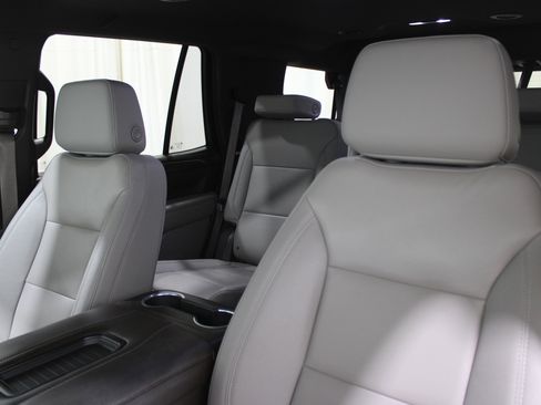 Used 2024 Chevrolet Tahoe LT w/ Luxury Package image 5