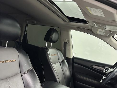 Used 2020 Nissan Pathfinder SL image 43