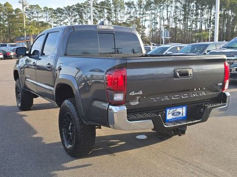Used 2022 Toyota Tacoma SR5 image 3