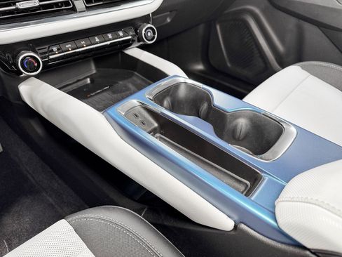 Used 2025 Chevrolet Equinox EV LT image 18