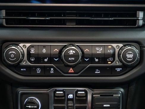 New 2026 Jeep Gladiator Rubicon w/ Steel Power Dome Hood Package AWD/4WD image 12