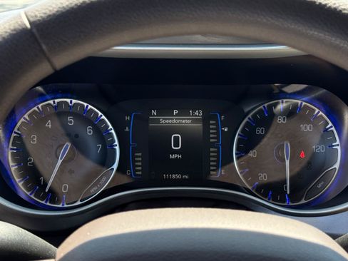 Used 2017 Chrysler Pacifica Touring FWD image 18