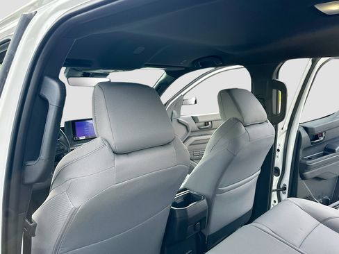 Certified 2025 Toyota Tacoma SR5 image 6