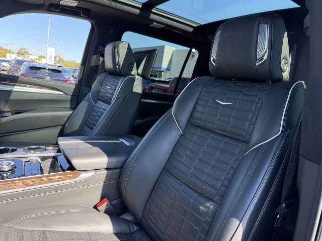 Certified 2025 Cadillac Escalade ESV Sport Platinum w/ LPO, ONYX Package AWD/4WD image 9