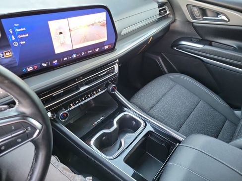 Used 2024 Chevrolet Traverse LT image 15