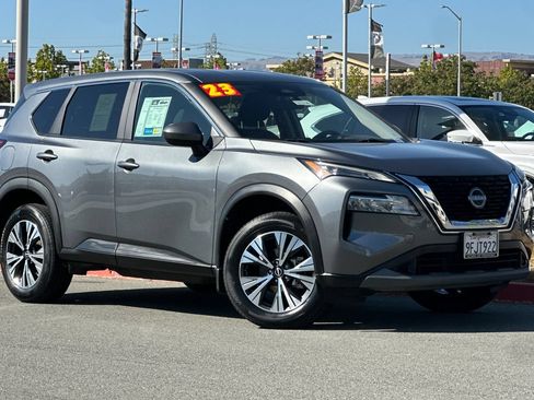 Used 2023 Nissan Rogue SV FWD image 2