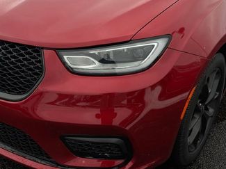 Used 2025 Chrysler Pacifica Limited video 2