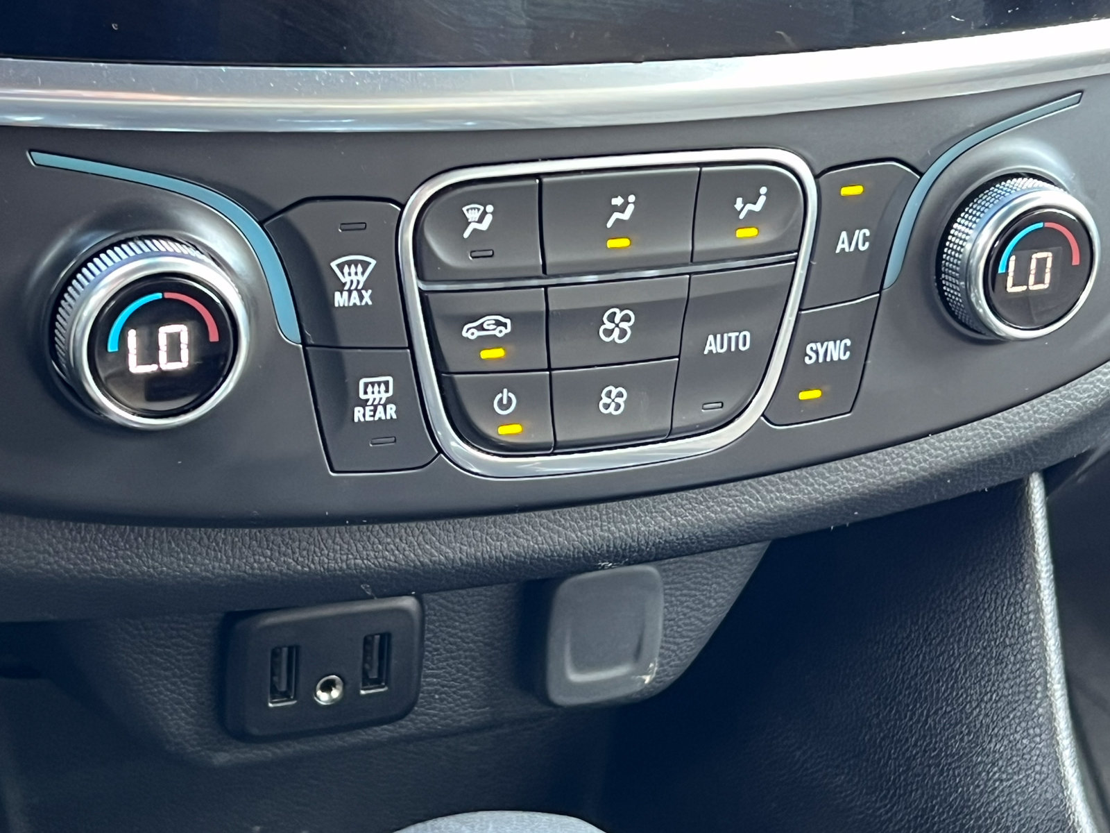 Used 2024 Chevrolet Traverse LS w/ Safety Package FWD image 11
