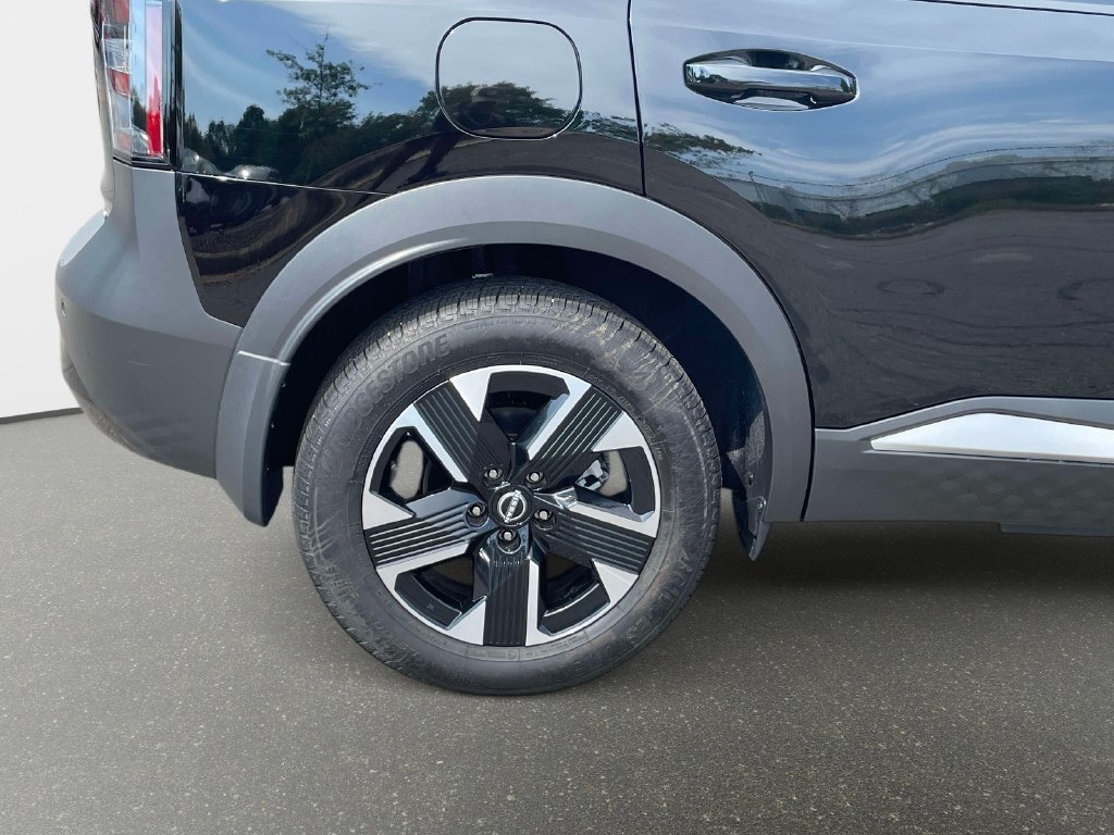 Used 2025 Nissan Kicks SR AWD/4WD image 7