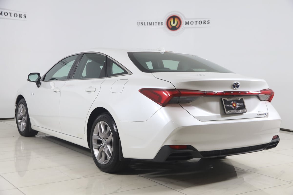 Used 2019 Toyota Avalon XLE w/ Moonroof Package FWD image 4
