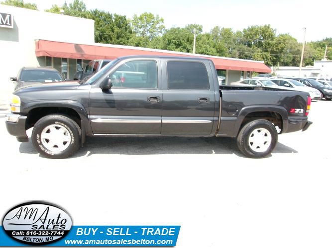 Used 2005 GMC Sierra 1500 SLE w/ Off-Road Package AWD/4WD image 2