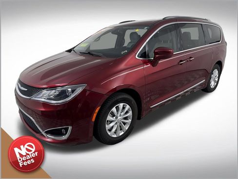 Used 2018 Chrysler Pacifica Touring-L Plus FWD image 8