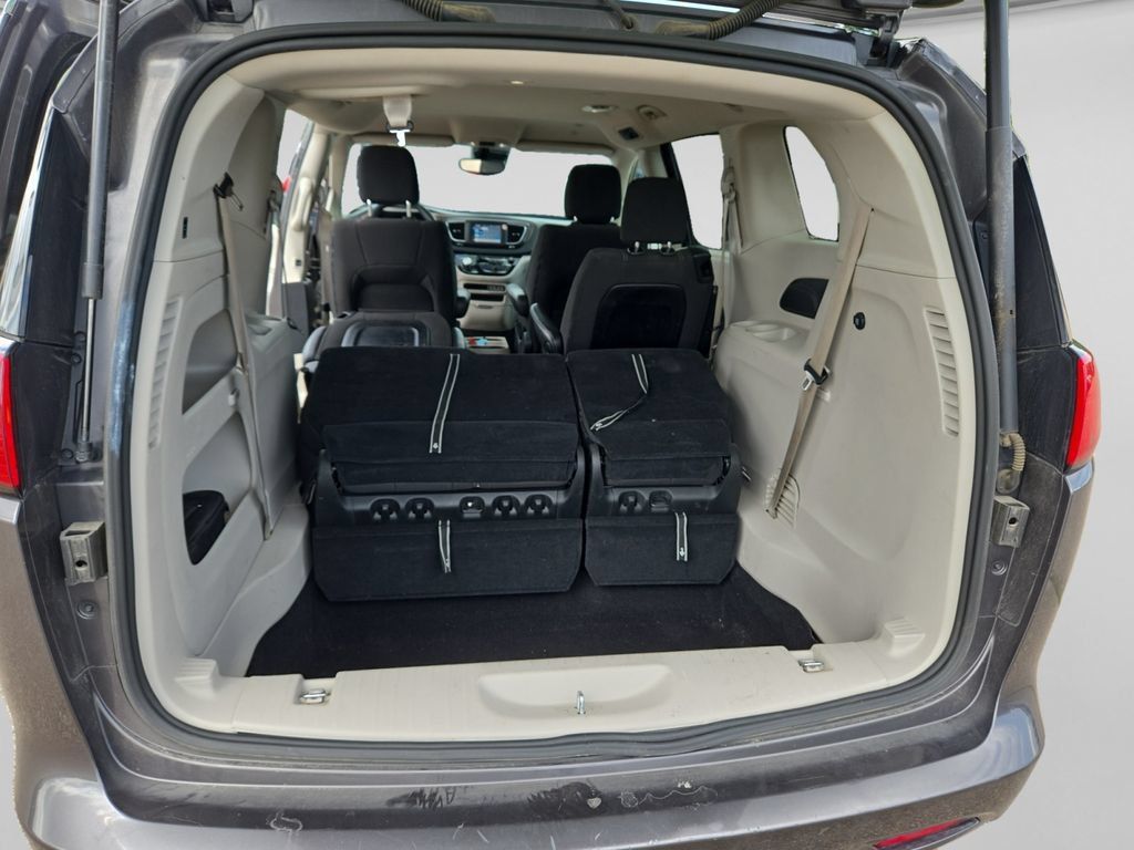 Used 2023 Chrysler Voyager LX FWD image 35