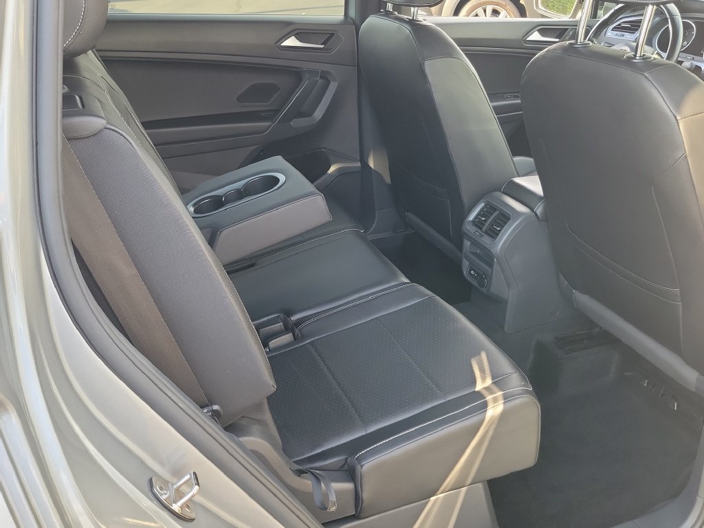 Used 2021 Volkswagen Tiguan SE R-Line FWD image 21