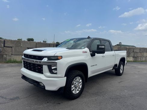 Used 2023 Chevrolet Silverado 2500 LT w/ Convenience Package AWD/4WD image 2
