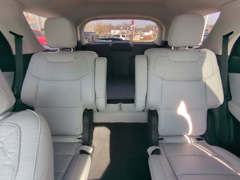 Used 2025 Ford Explorer Platinum w/ Ultimate Package image 24