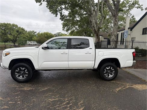 Used 2021 Toyota Tacoma SR5 image 2