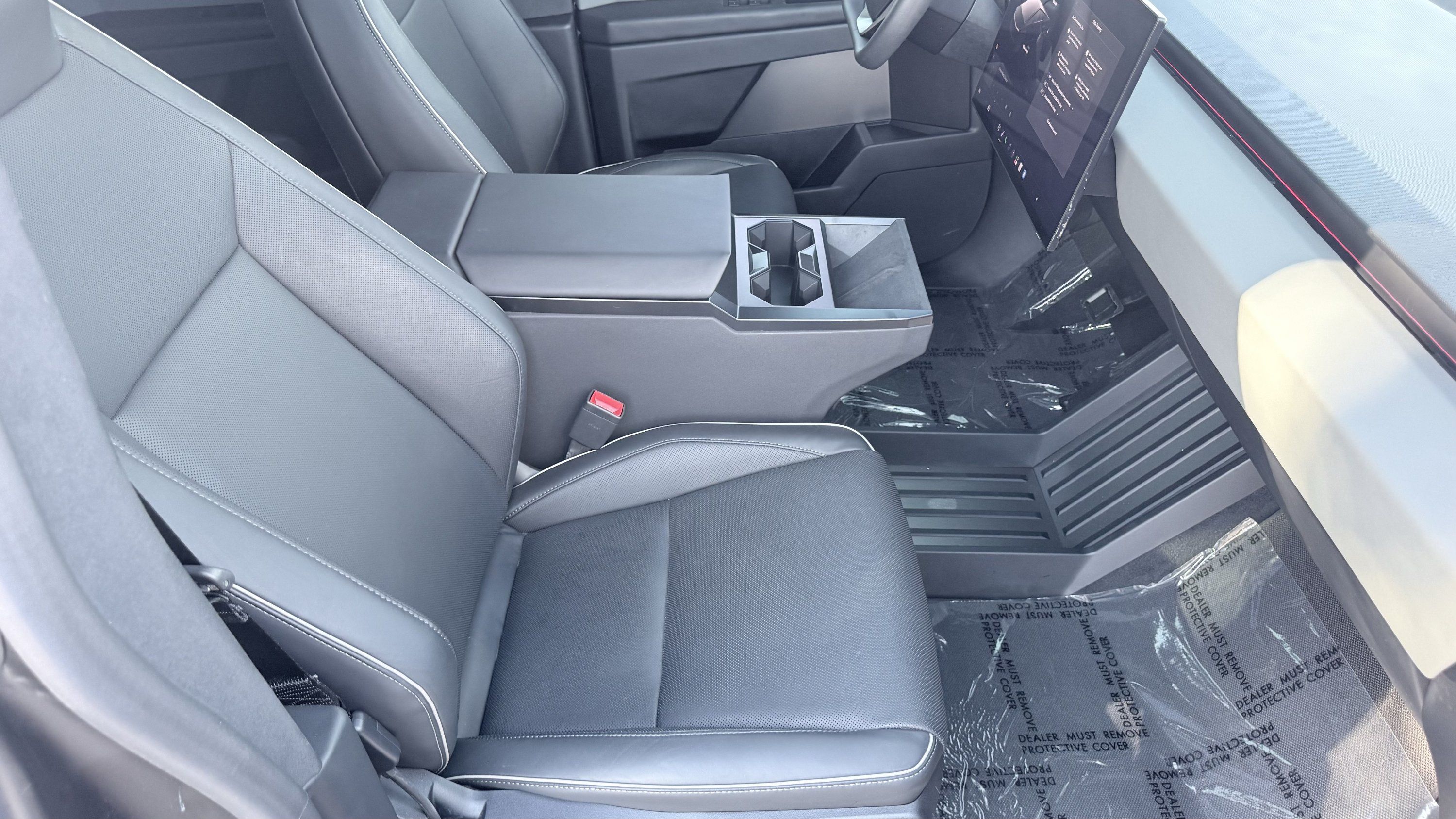 Used 2024 Tesla Cybertruck AWD Crew Cab image 41
