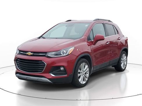 Used 2018 Chevrolet Trax Premier FWD image 2