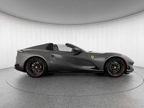 Used 2021 Ferrari 812 GTS image 7