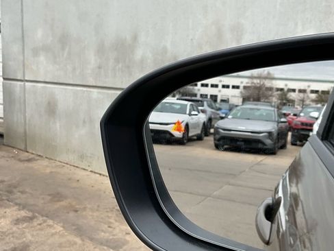 Used 2025 Nissan Rogue SV image 20