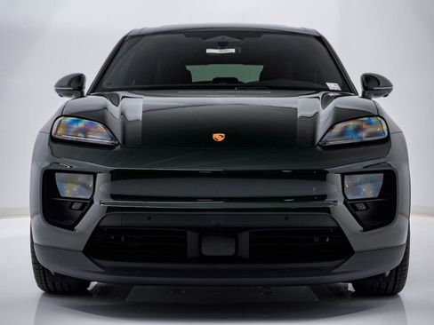 New 2026 Porsche Macan 4 Electric image 6