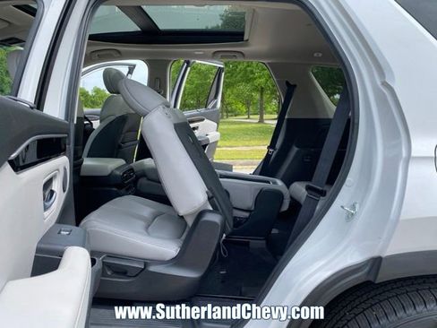 Used 2025 Honda Pilot Touring image 39