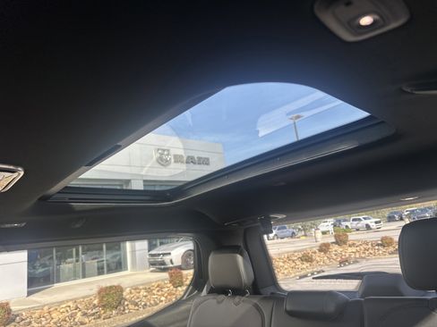 New 2026 Jeep Grand Wagoneer 4WD w/ Premium Group I image 24