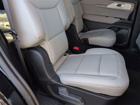 New 2025 Ford Explorer Active w/ Active Comfort Package image 22