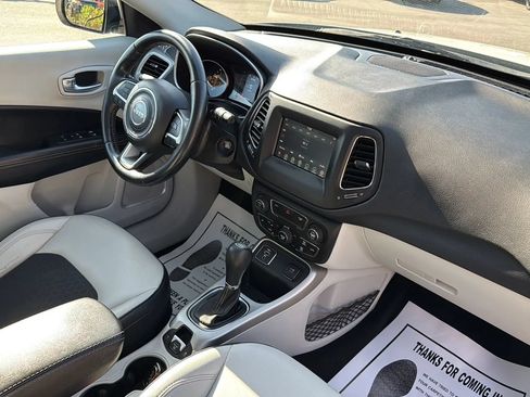 Used 2019 Jeep Compass Latitude FWD image 32