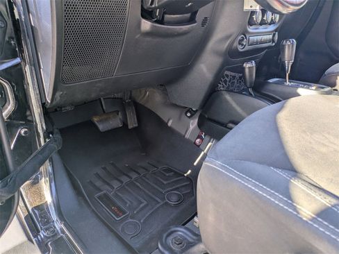 Used 2017 Jeep Wrangler Unlimited Sahara w/ Connectivity Group image 14