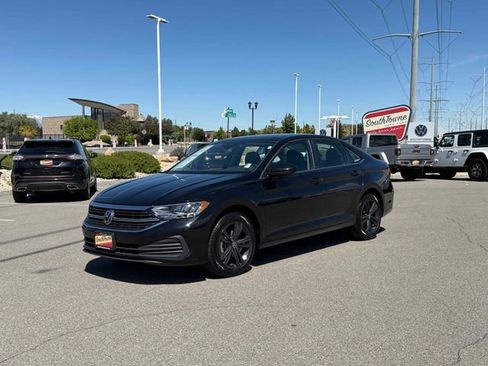 Used 2023 Volkswagen Jetta SE w/ Panoramic Sunroof Package FWD image 1