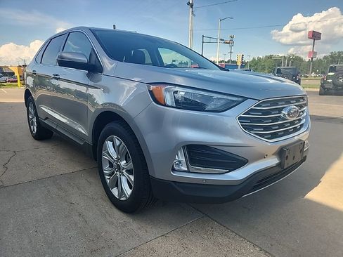 Used 2024 Ford Edge Titanium AWD/4WD image 2