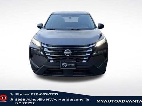 Used 2024 Nissan Rogue SV AWD/4WD image 2