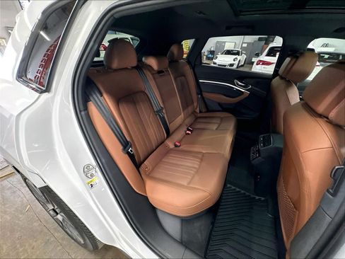 Used 2024 Audi Q8 e-tron Premium Plus w/ Premium Plus Package AWD/4WD image 28