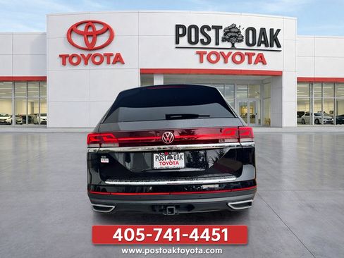 Used 2024 Volkswagen Atlas SE w/ Panoramic Sunroof Package FWD image 5