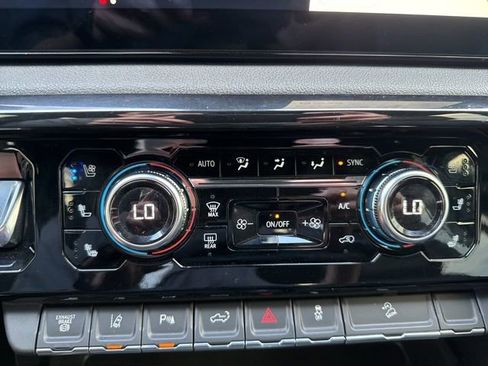 Used 2024 GMC Sierra 2500 AT4 w/ AT4 Premium Plus Package image 25