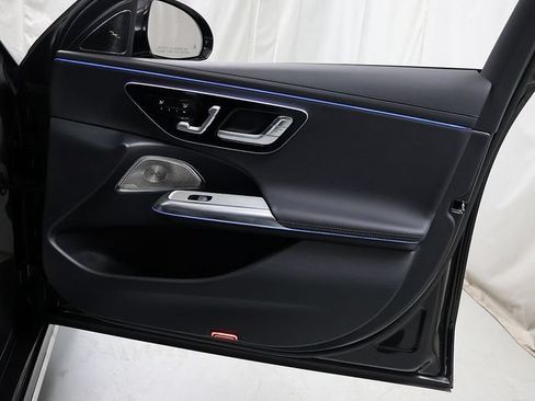 Certified 2025 Mercedes-Benz E 350 4MATIC Sedan image 33