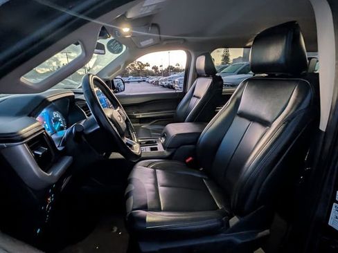 Used 2024 Ford Expedition Max XLT image 5