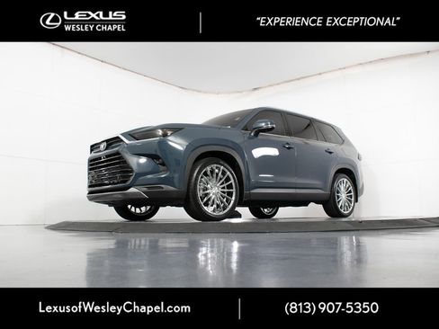 Used 2024 Toyota Grand Highlander AWD image 12