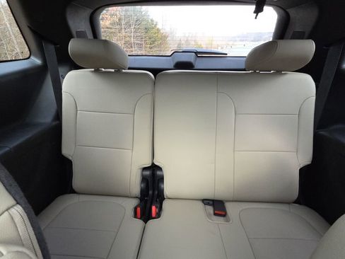 Used 2023 Chevrolet Traverse Premier image 14