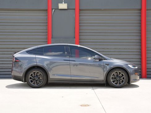 Used 2023 Tesla Model X AWD/4WD image 3
