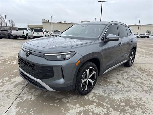 New 2026 Volkswagen Tiguan SE image 8