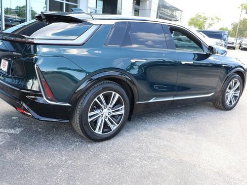 Used 2024 Cadillac Lyriq Luxury AWD/4WD image 8