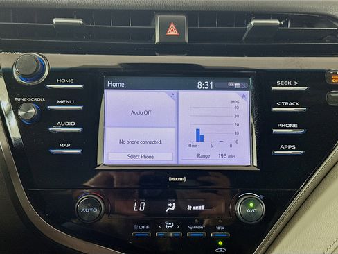 Used 2020 Toyota Camry SE w/ Cold Weather Package image 21