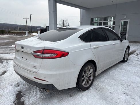 Used 2020 Ford Fusion SE image 3