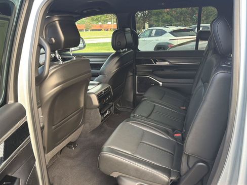 Used 2023 Jeep Wagoneer Series II AWD/4WD image 15